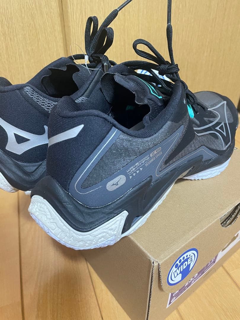 【ミズノ】バレーボールシューズ ウエーブライトニング Z8