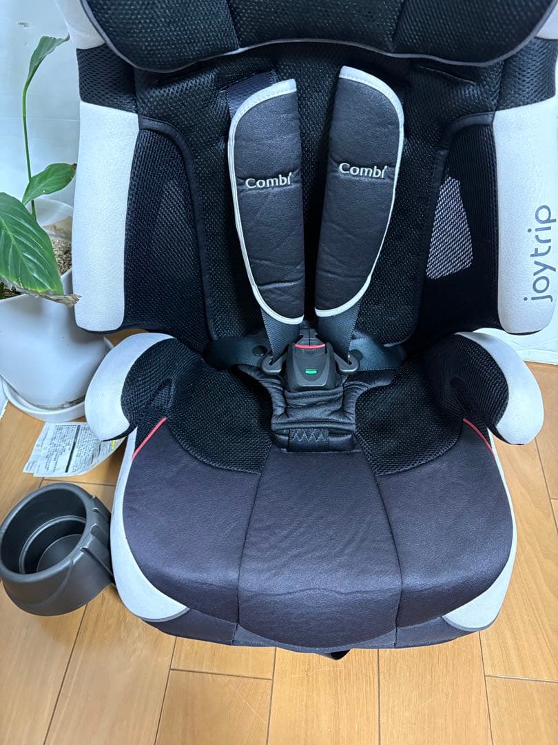 【美品】コンビ　ジョイトリップ　エアスルー　GF ブラック　ジュニアシート