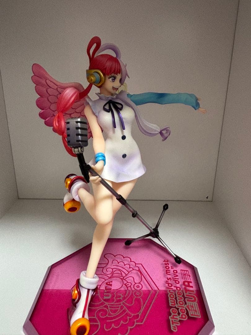 ONE PIECE ウタ　フィギュア　POP　世界の歌姫