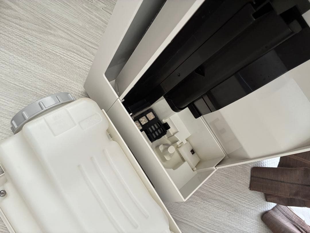 美品　Panasonic 空気清浄機 F-VXW90-W ホワイト