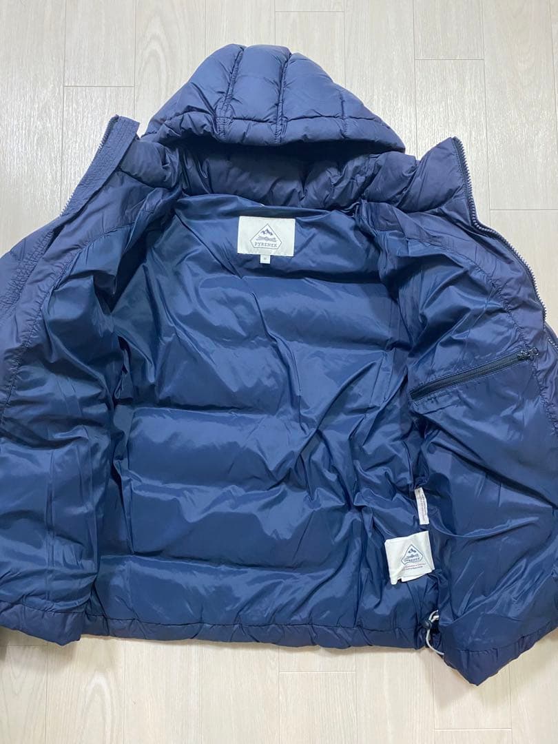ピレネックス　ネイビー フード付き ダウンジャケット