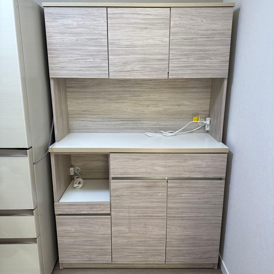 キッチンボード　食器棚
