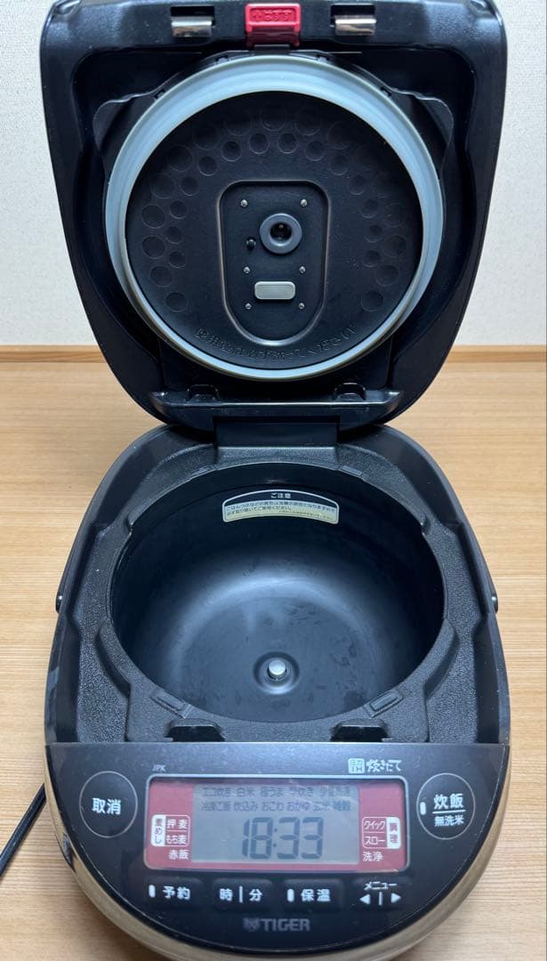 TIGER タイガー圧力IH炊飯ジャー 5.5合炊き JPK-SC10