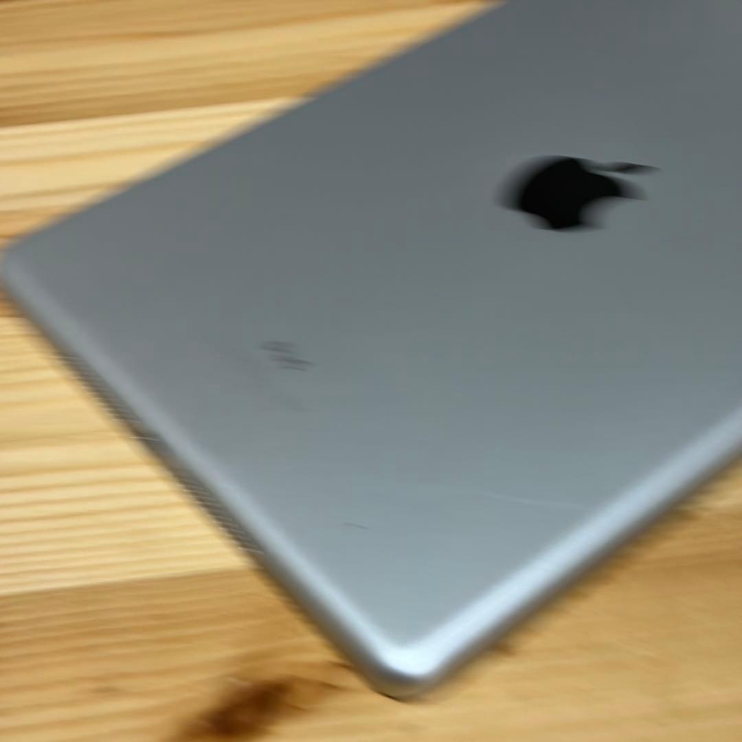 iPad 第五世代 32GB セルラーモデル 538011