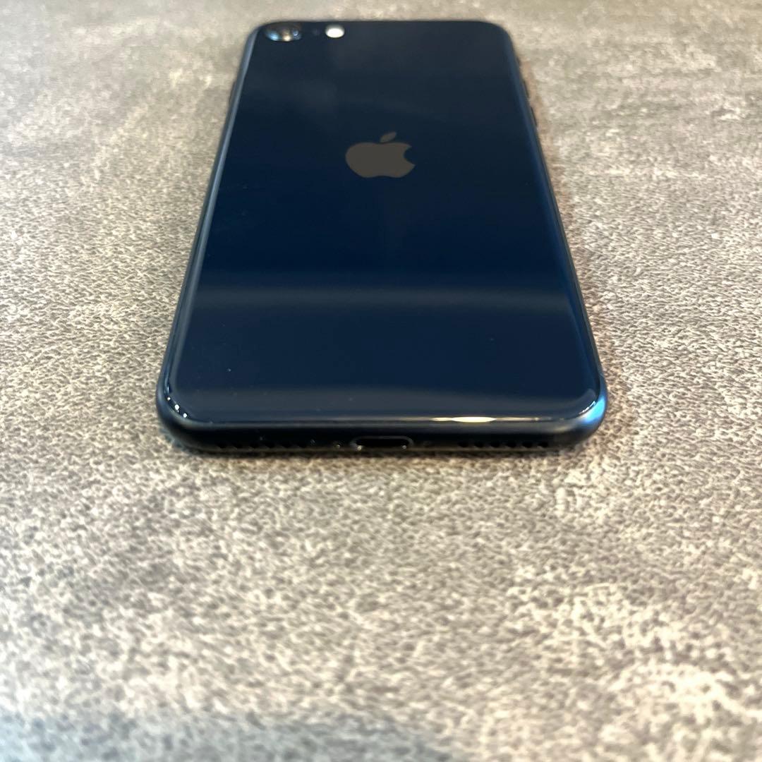 【美品】iPhoneSE 3世代　64GB SIMフリー バッテリー100%