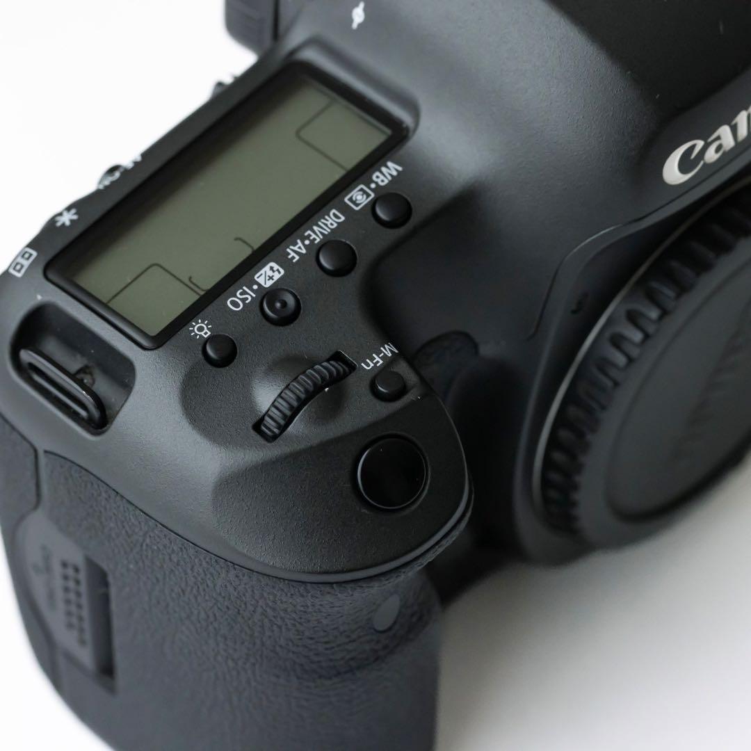 再値下げ！【美品】 キャノン EOS 5D sR ボディ(ショット数17602)