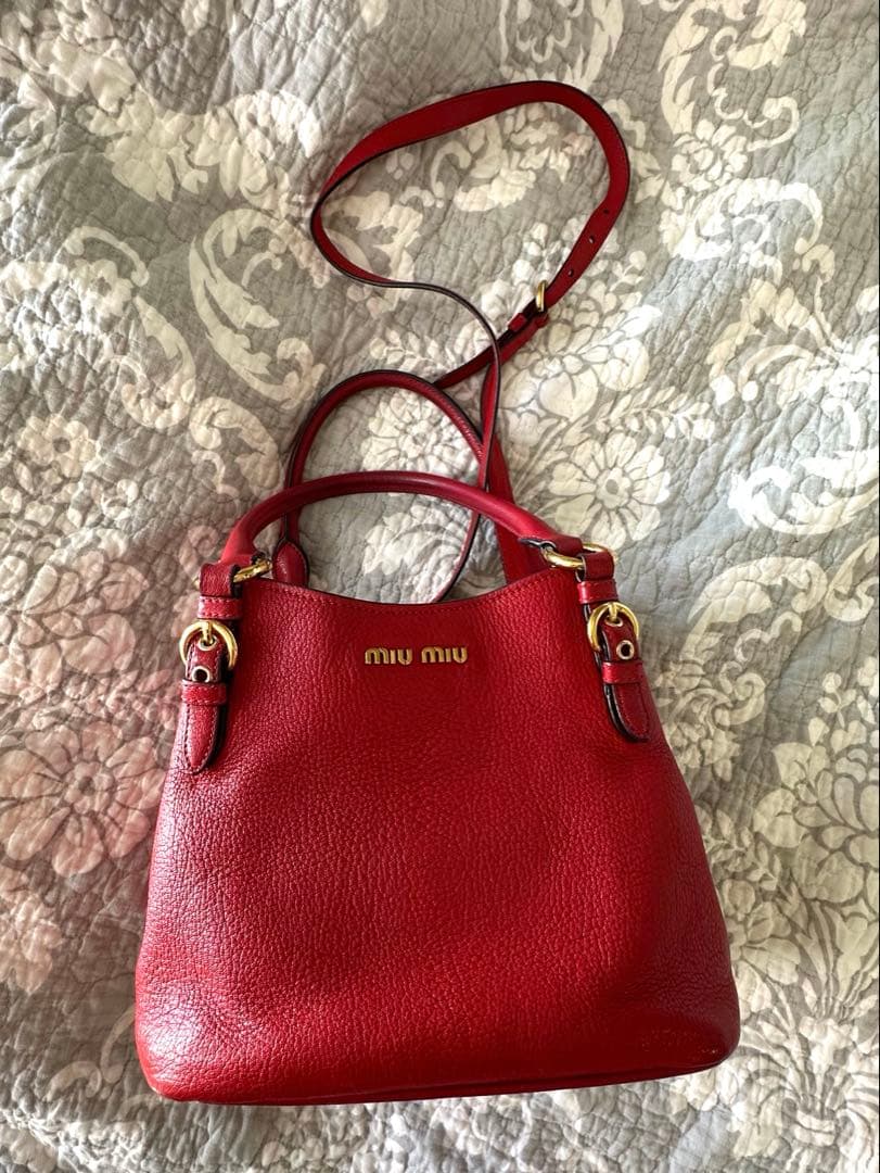 ミュウミュウ　バッグ　赤