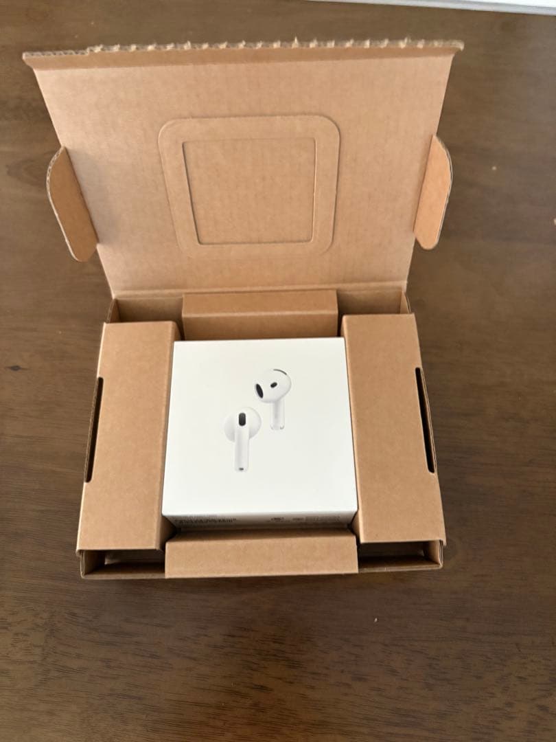 新品Apple AirPods 4 ANC ノイズキャンセリング　（ケース付き）