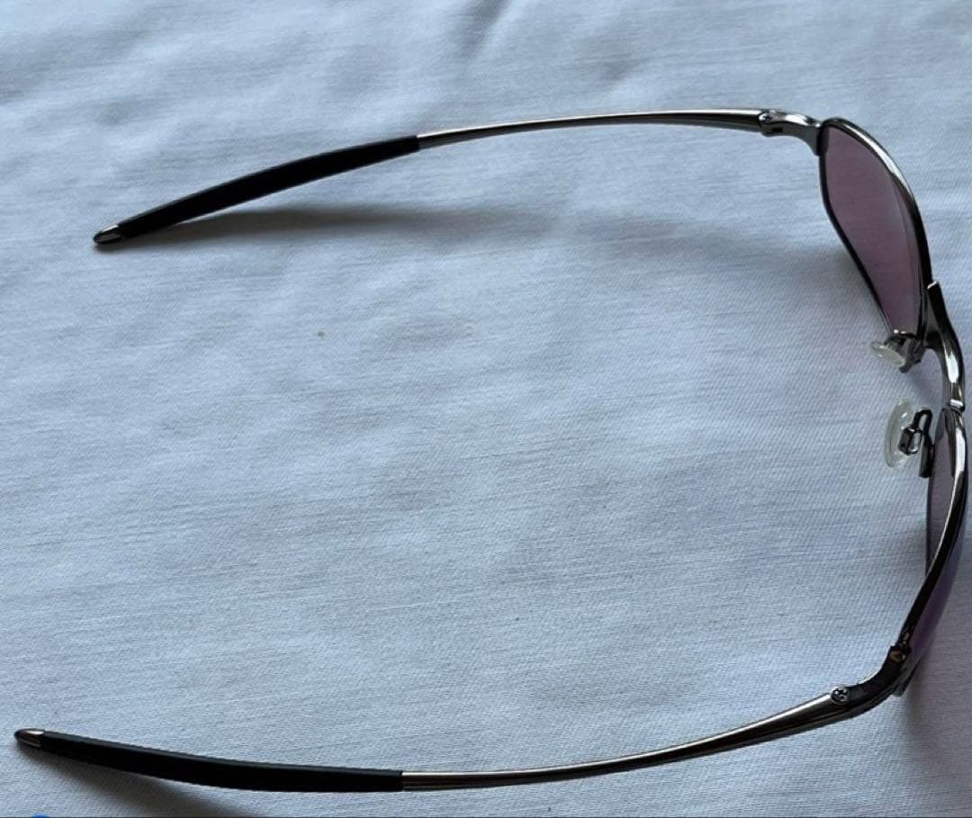 OAKLEYのSQUARE WIRE 2.0マットグレーのフレーム激レア廃盤品