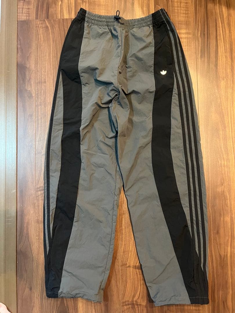 adidas パラシュートパンツL
