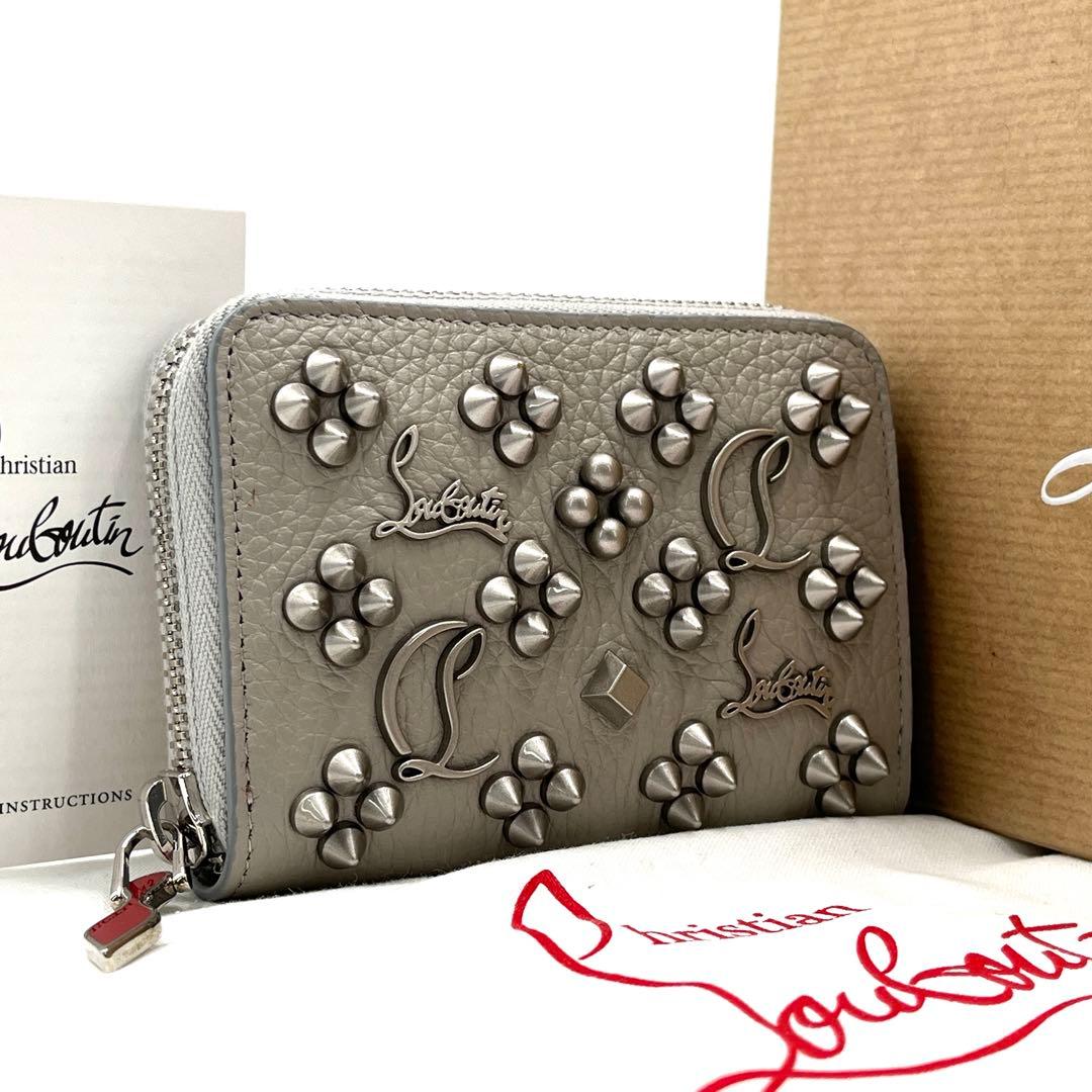 未使用保管品 クリスチャンルブタン ケース スタッズ レザー ロゴ グレー