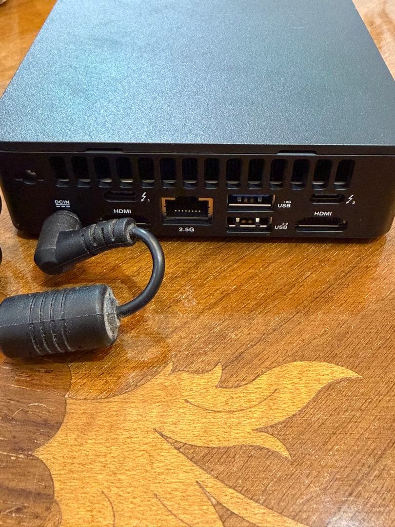 ASUS NUC ミニPC HDMI USBポート付き