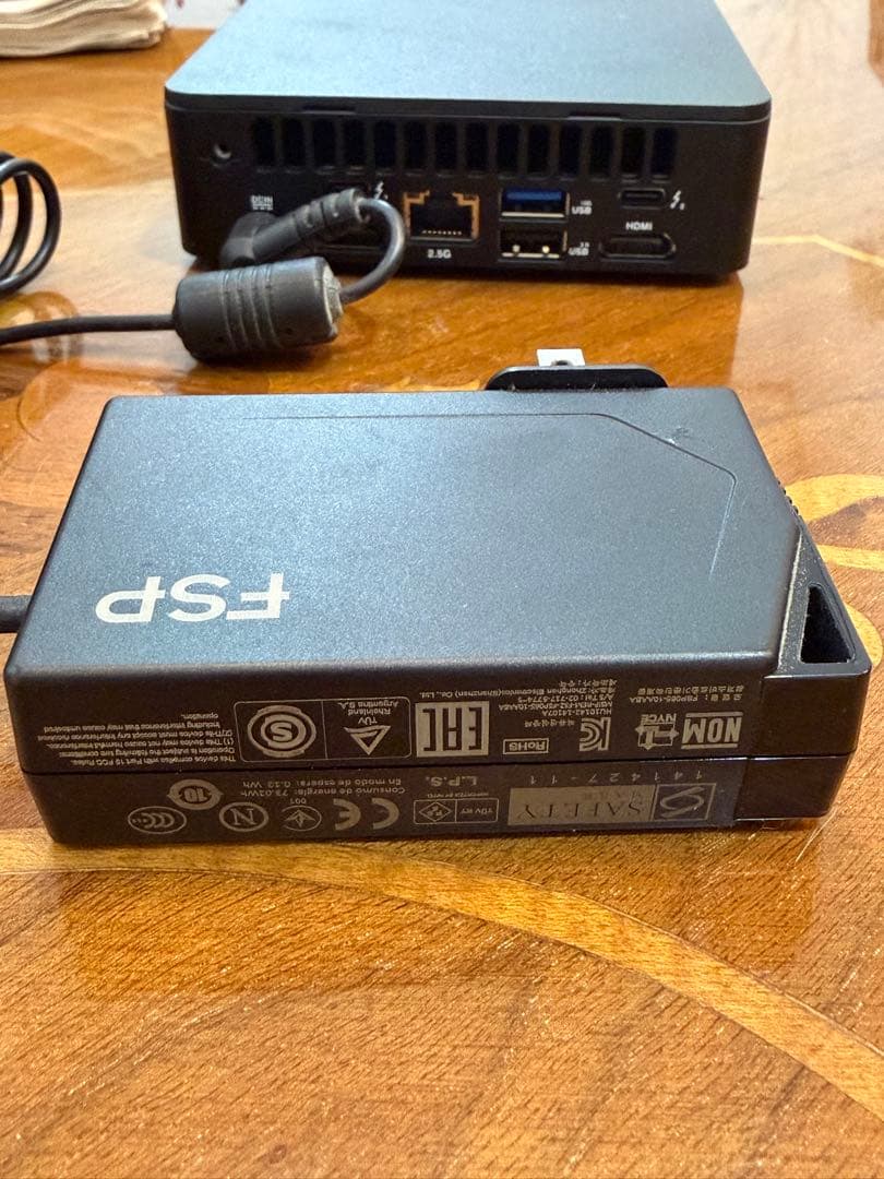 ASUS NUC ミニPC HDMI USBポート付き