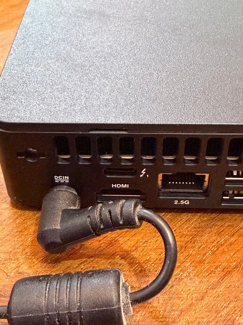 ASUS NUC ミニPC HDMI USBポート付き