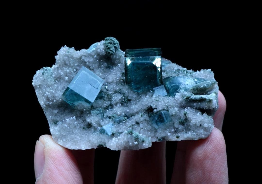 フローライト(蛍石) グリーン キュービック 71.6g 68mm 鉱物標本