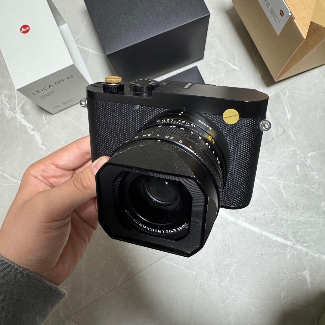 【ブルース】LEICA Q3 43 サムレスト付　レザー張り替え済み