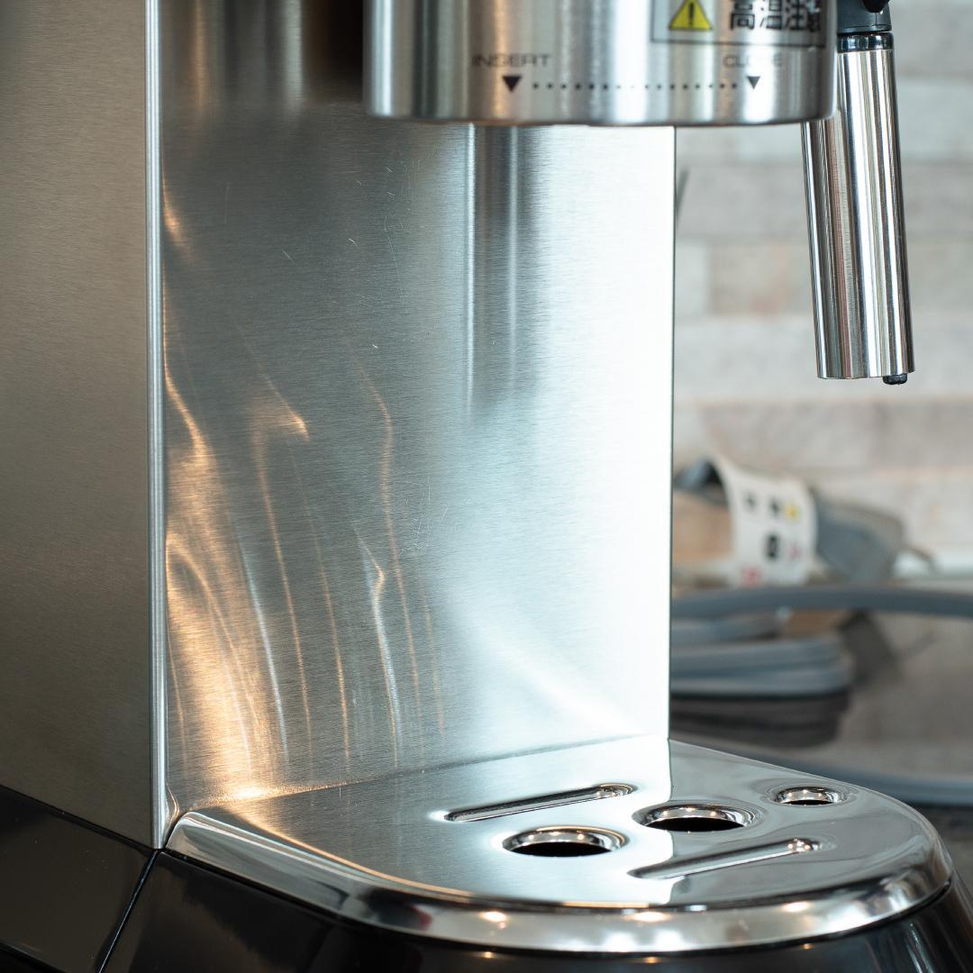 DeLonghi デロンギ デディカ EC680M エスプレッソマシン