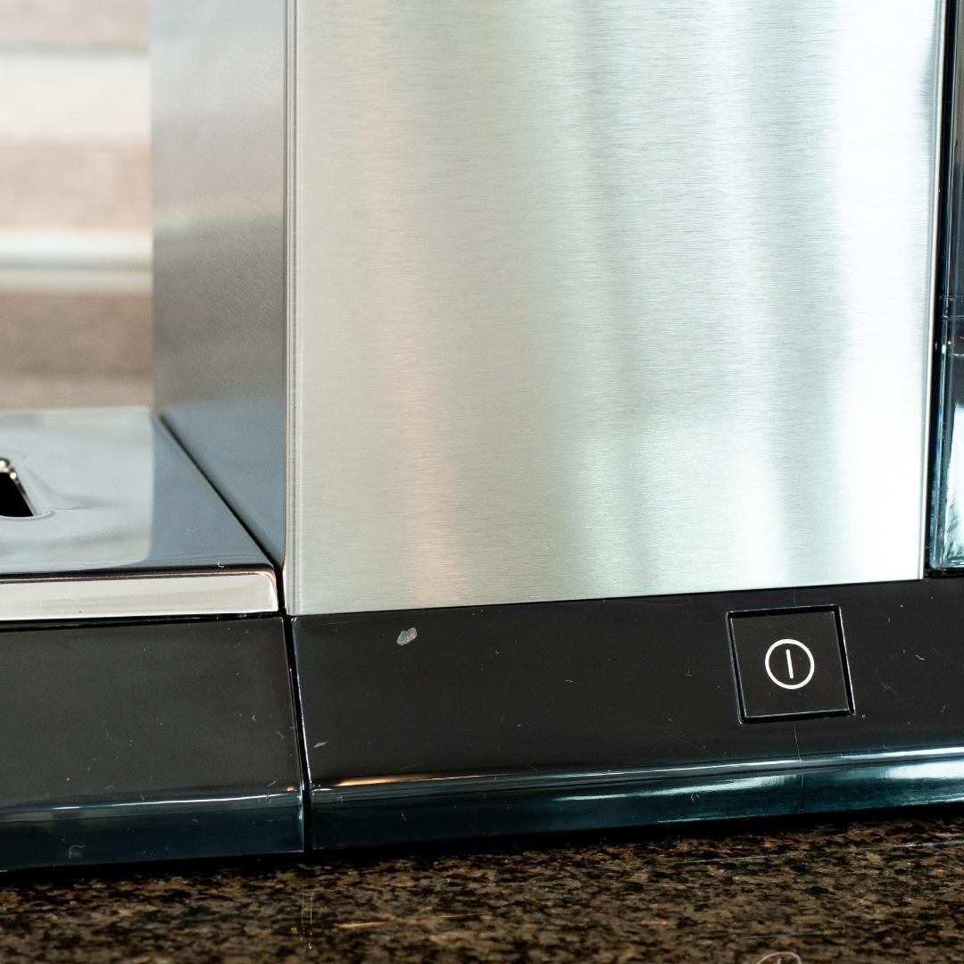 DeLonghi デロンギ デディカ EC680M エスプレッソマシン