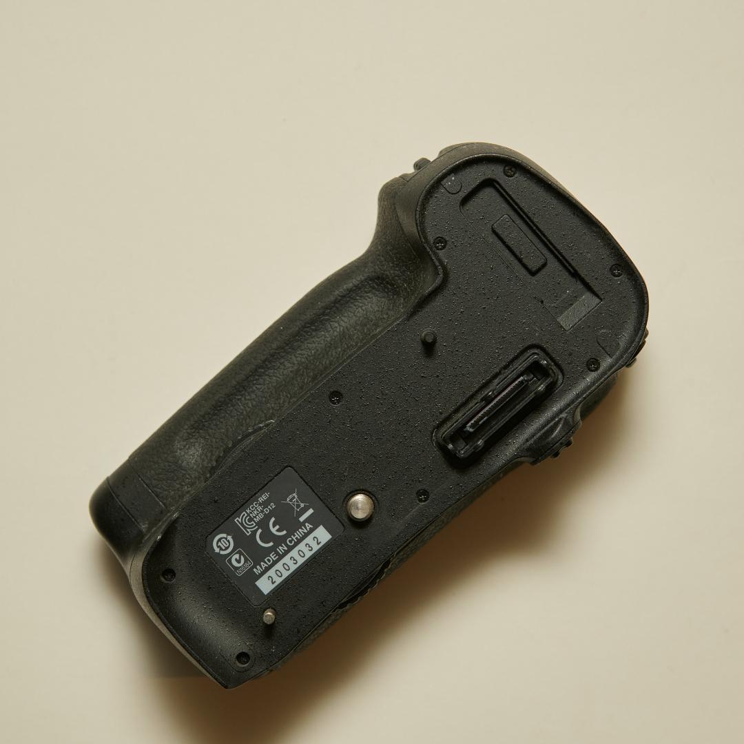 Nikon マルチパワーバッテリーパック MB-D12