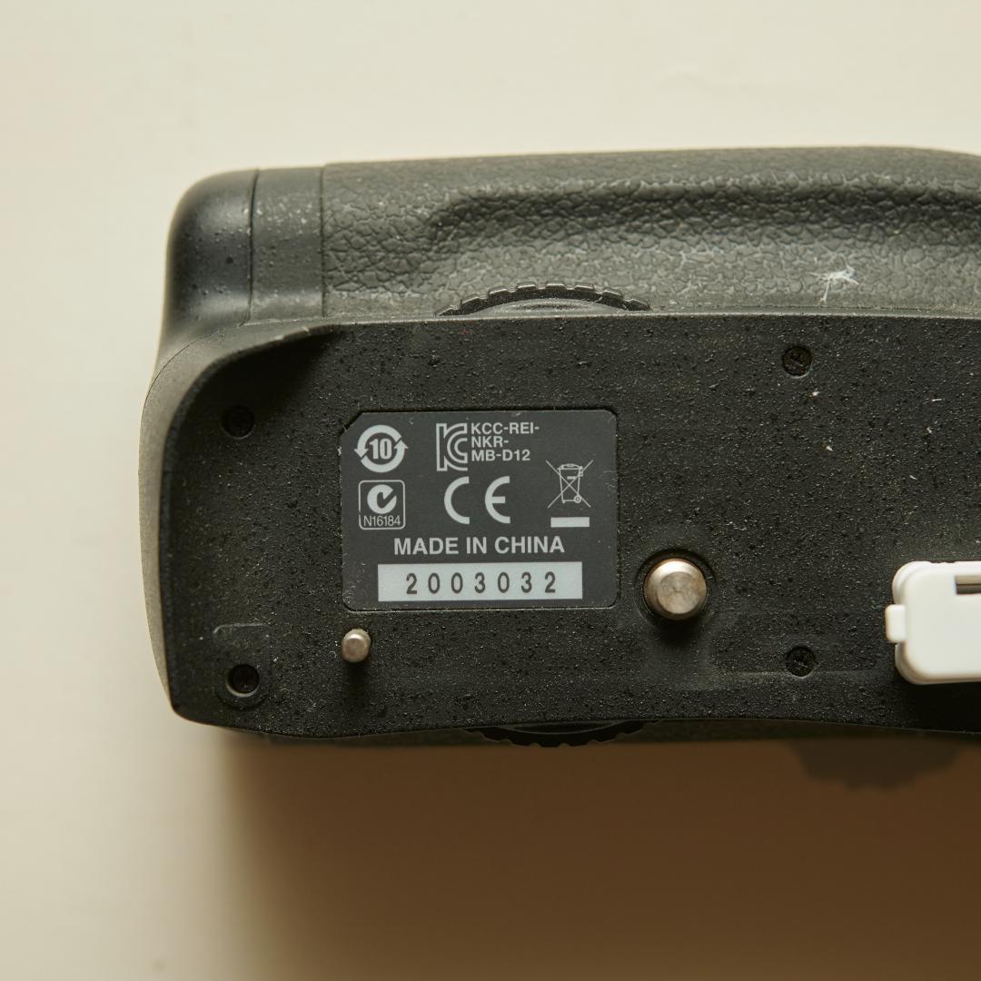 Nikon マルチパワーバッテリーパック MB-D12