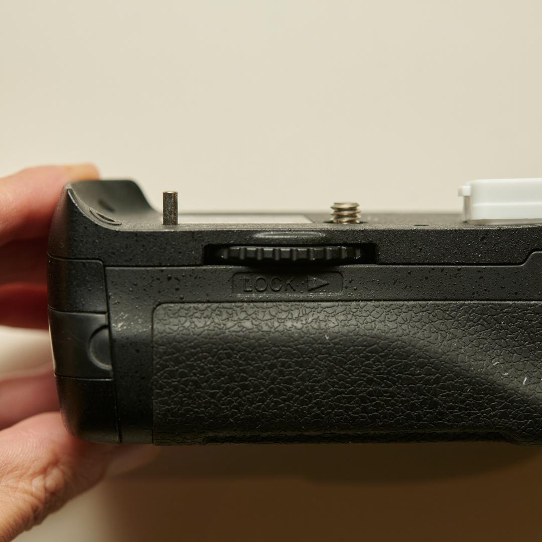 Nikon マルチパワーバッテリーパック MB-D12