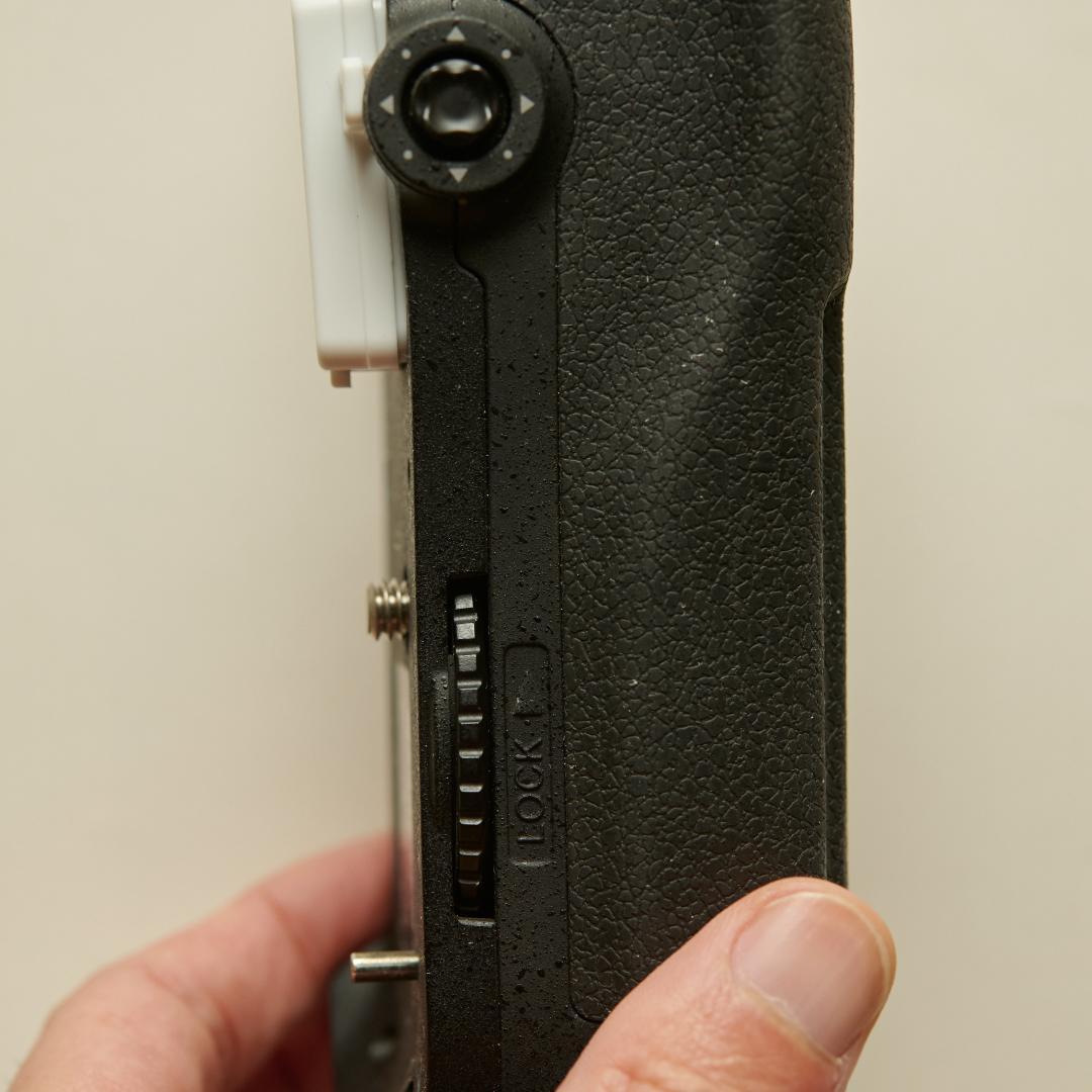 Nikon マルチパワーバッテリーパック MB-D12