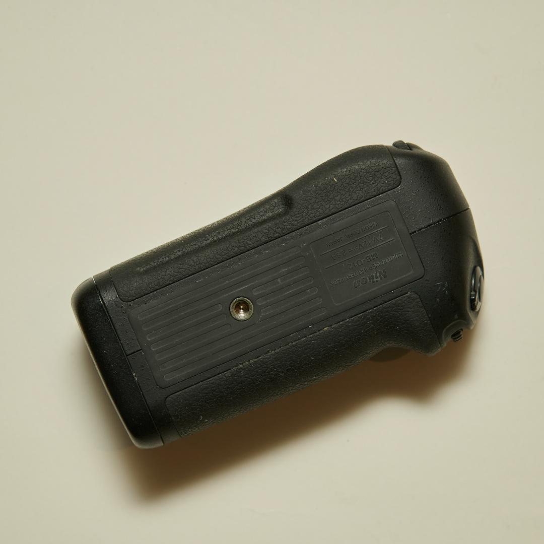 Nikon マルチパワーバッテリーパック MB-D12