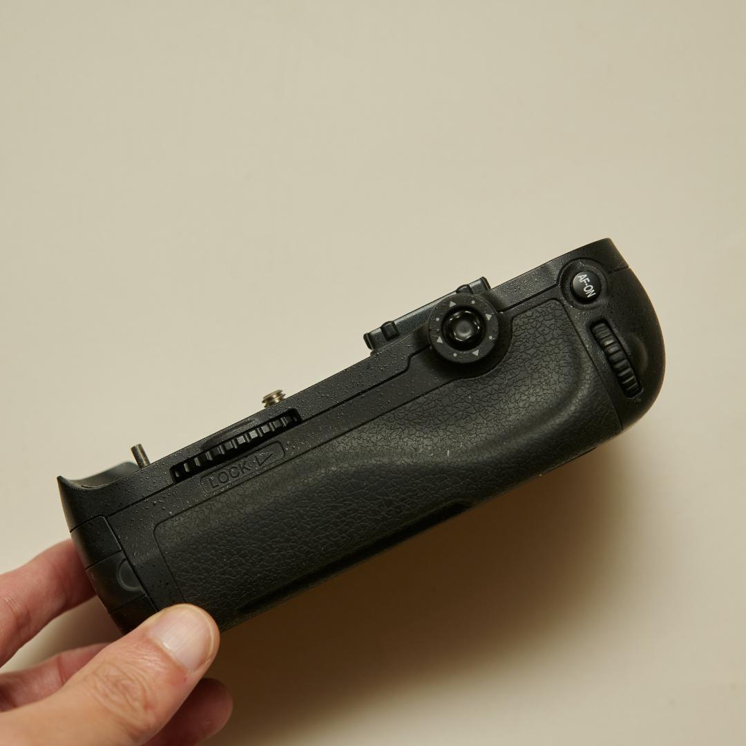 Nikon マルチパワーバッテリーパック MB-D12