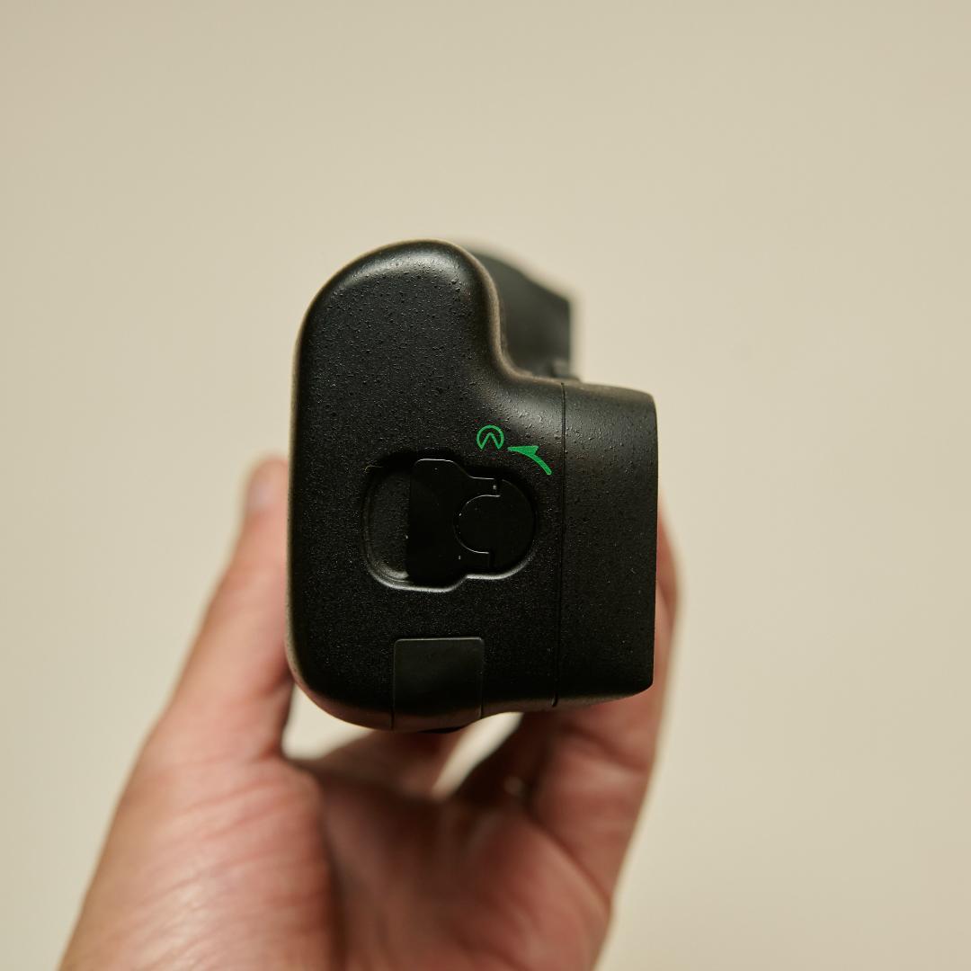 Nikon マルチパワーバッテリーパック MB-D12