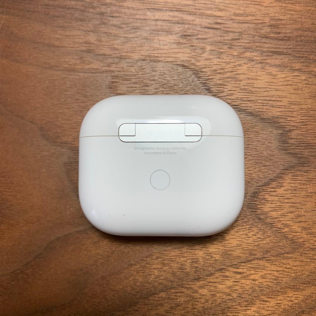 AirPods4 本体 ホワイト 充電ケース付き 左耳ややノイズあり