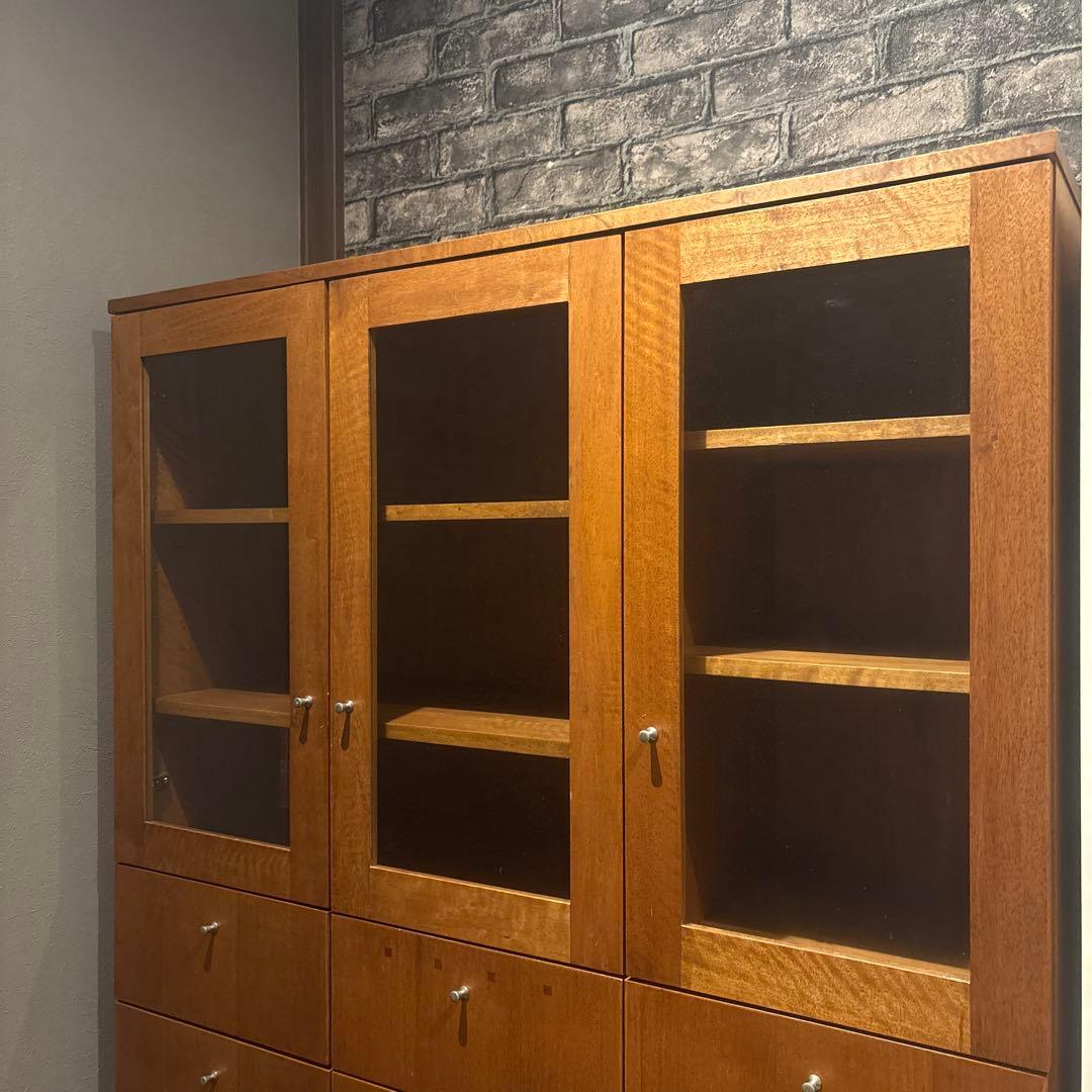 【海陸】ブラウン木製ガラス扉キャビネット