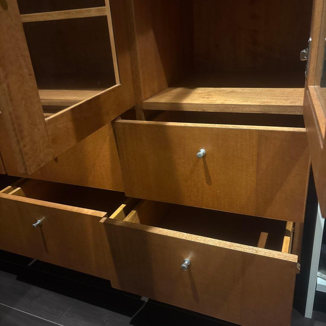 【海陸】ブラウン木製ガラス扉キャビネット