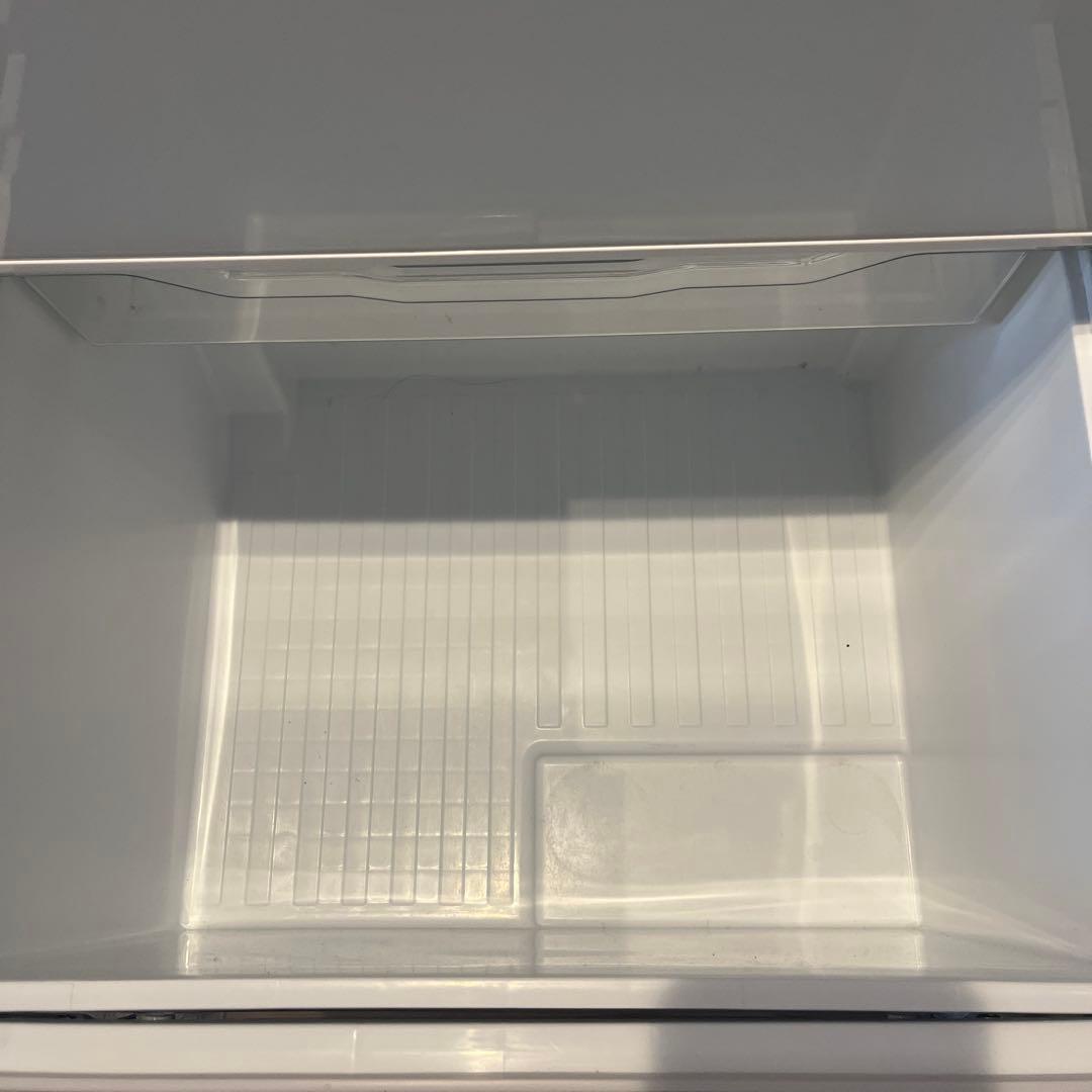 TOSHIBA 東芝　3ドア冷蔵庫 ホワイト 白　375L 2016年製　右開き