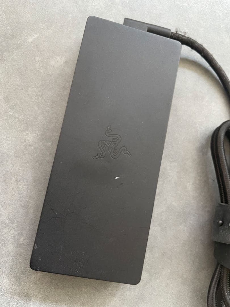 Razer 230W 電源アダプター