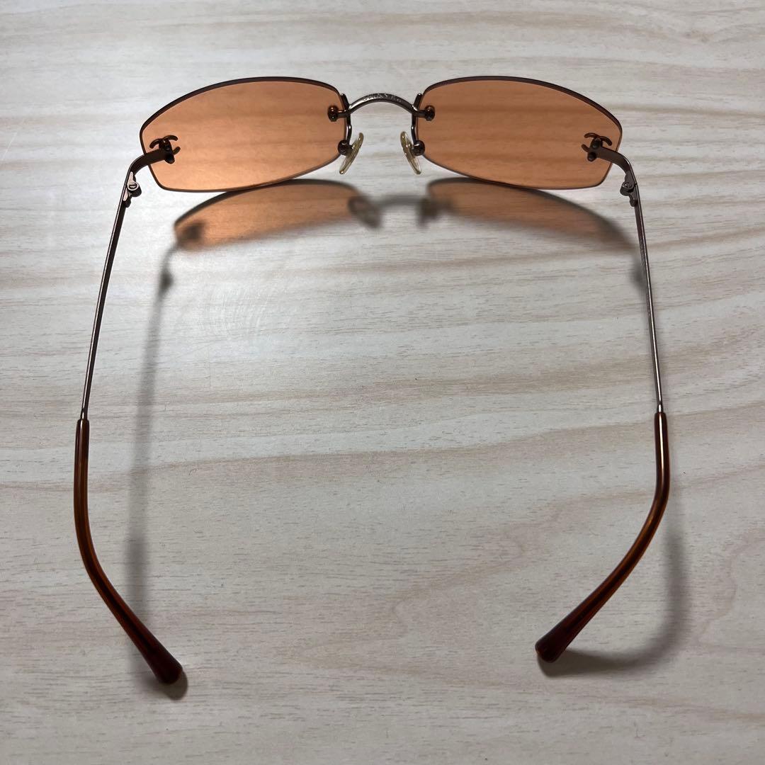 付属品付き CHANEL ココマーク リムレス サングラス 4002