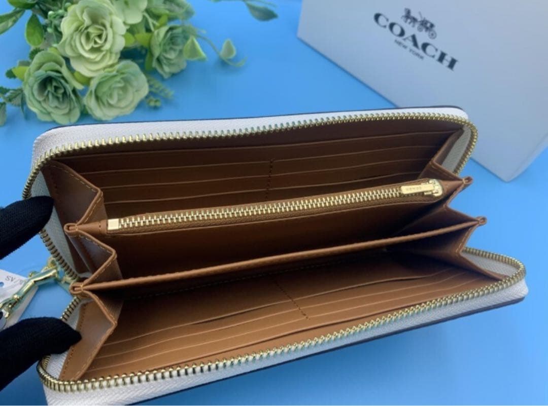 新品　正規品☆COACH コーチ　 長財布　ホワイト　シグネチャー 長財布