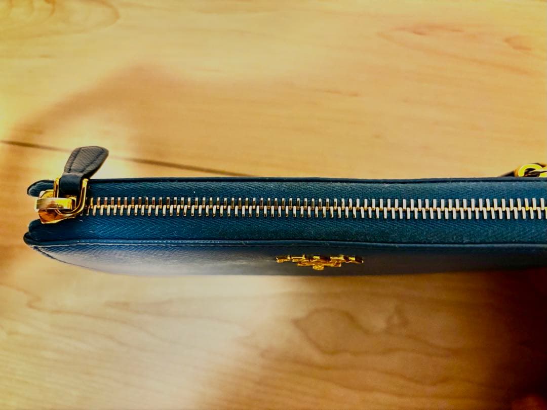 え*ん様 【新年特価】PRADA プラダ 水色 レザー 長財布 ショッパー付き