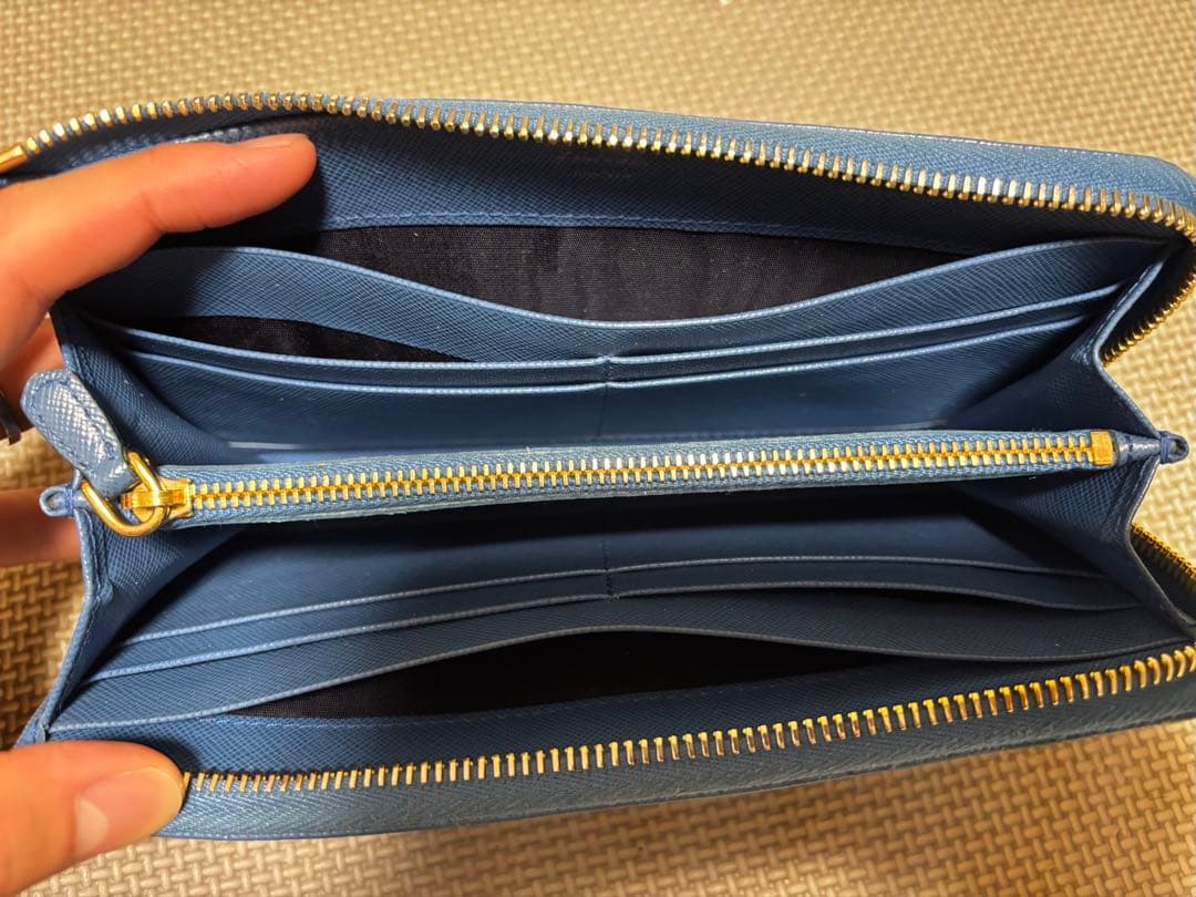 え*ん様 【新年特価】PRADA プラダ 水色 レザー 長財布 ショッパー付き
