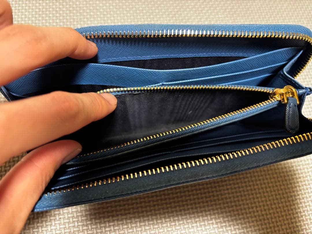 え*ん様 【新年特価】PRADA プラダ 水色 レザー 長財布 ショッパー付き
