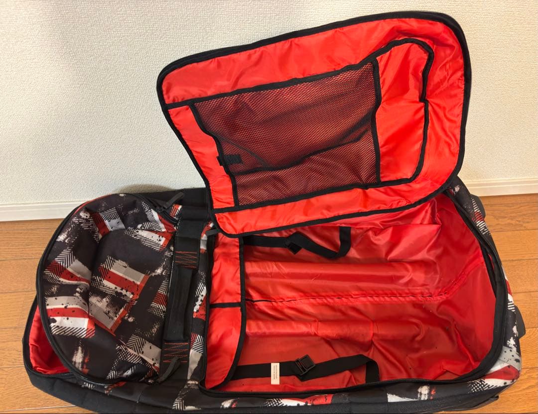 atomic キャスター付きバック