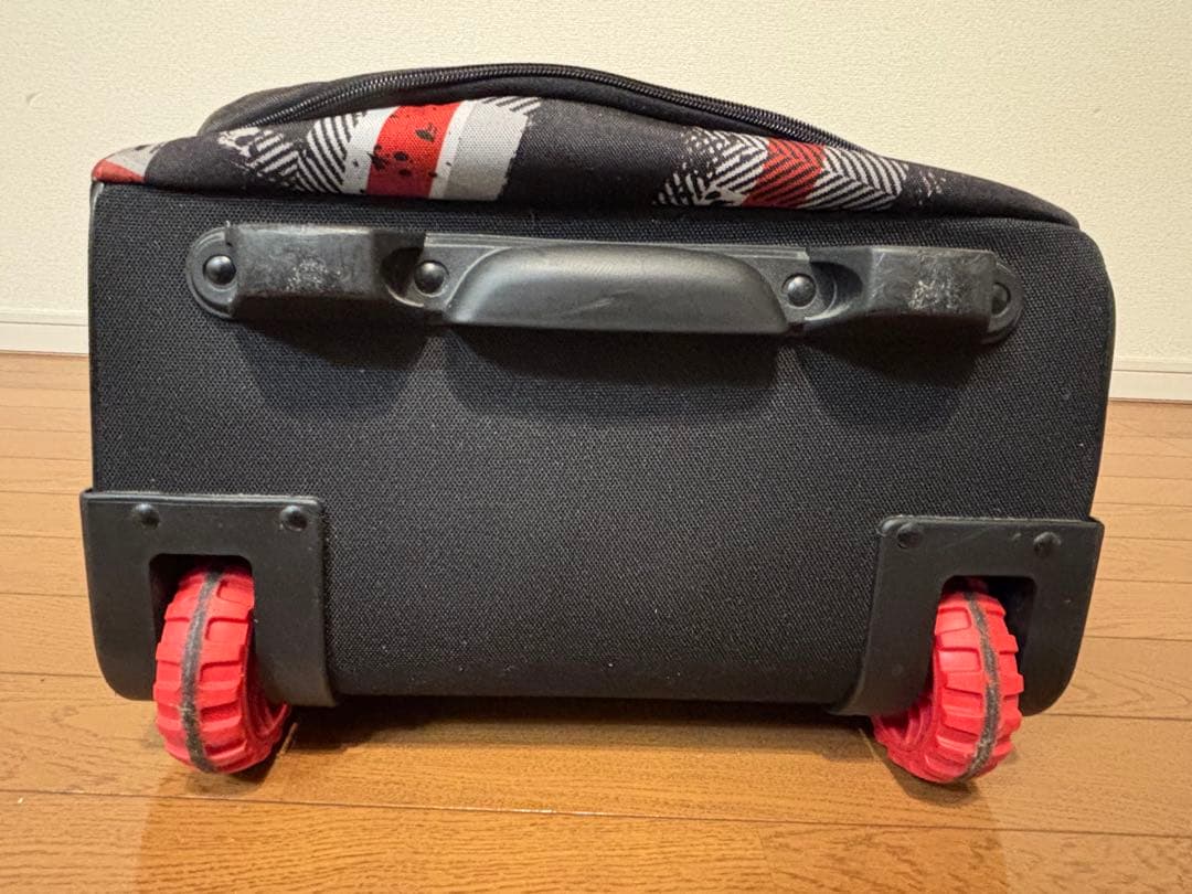 atomic キャスター付きバック