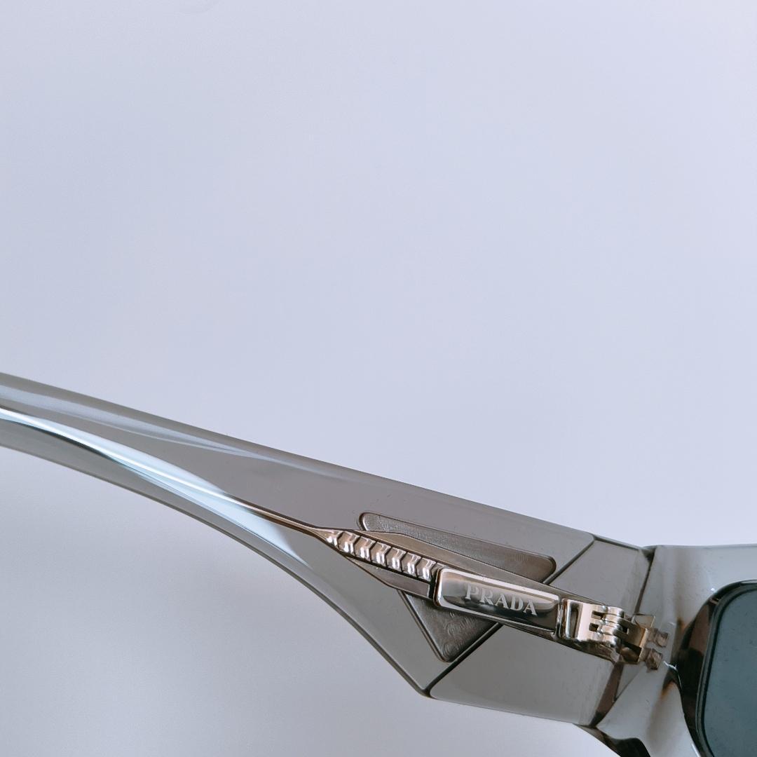 【新品未使用】PRADA トライアングルロゴ入り サングラス PR09ZS