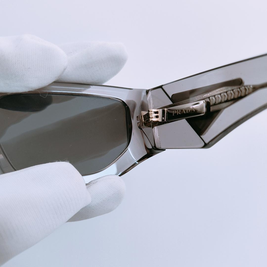 【新品未使用】PRADA トライアングルロゴ入り サングラス PR09ZS