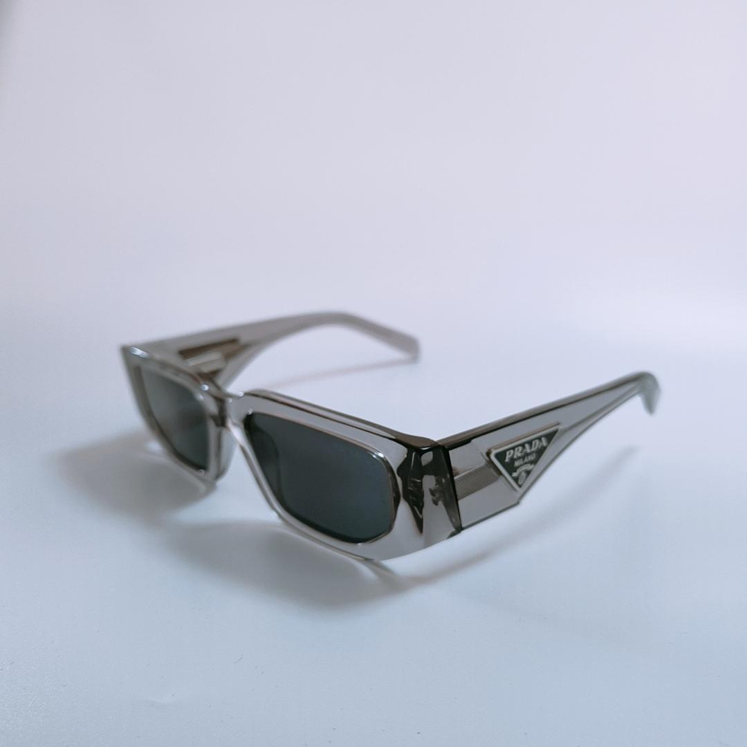 【新品未使用】PRADA トライアングルロゴ入り サングラス PR09ZS