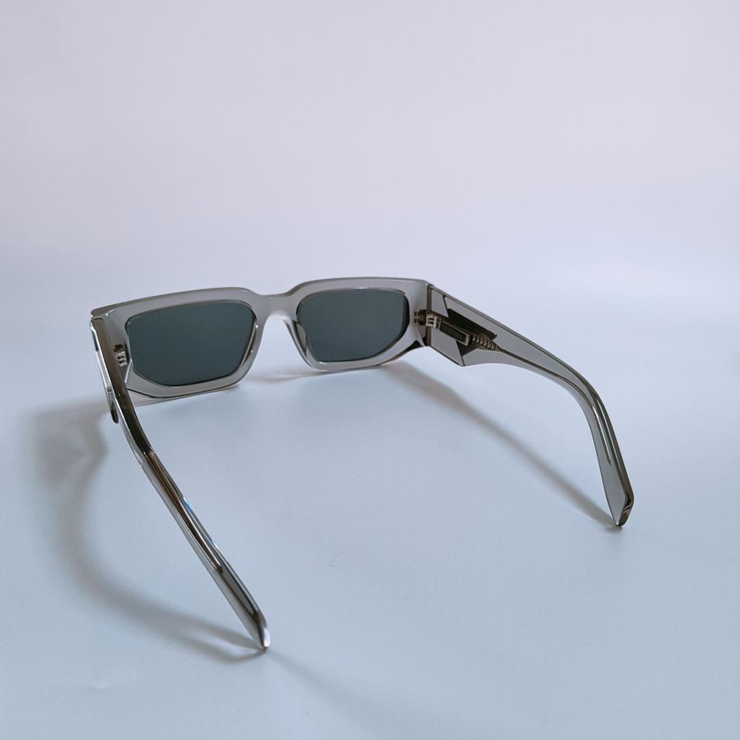 【新品未使用】PRADA トライアングルロゴ入り サングラス PR09ZS