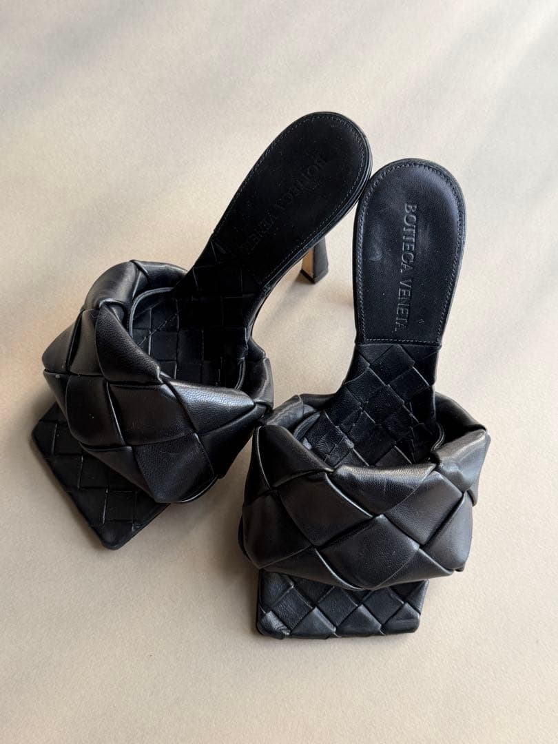 BOTTEGA VENETA 編み込みブラックサンダル 34