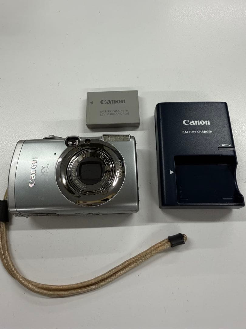Canon IXY DIGITAL 800 IS 本体と付属品