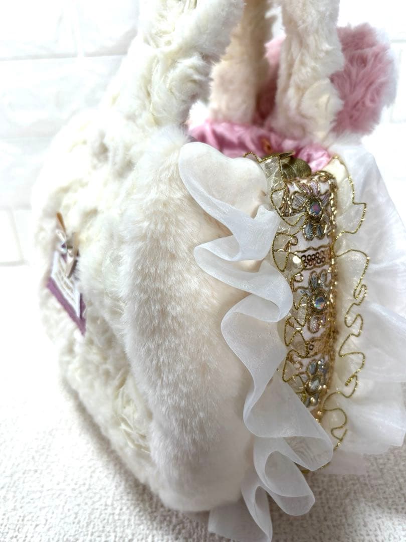 m*e様 コヤンイサムチョン　フリルファーバッグ 白　ピンクうさちゃん