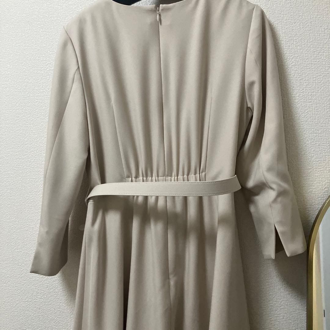 【美品】ストロベリーフィールズ　センタープリーツワンピース　ベージュ　L