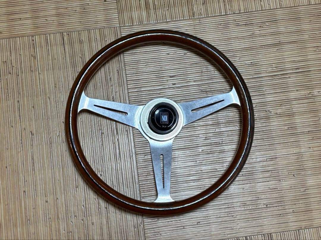 つー本物ナルディー　クラシックウッドステアリング36.5パイ旧車ビンテー